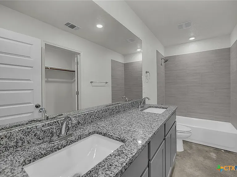904 Cherry Laurel Ln #B — Photo 7