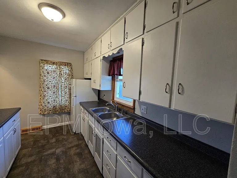 867 Maxwell St — Photo 6