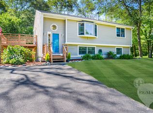 13 Hemlock Dr, Exeter, RI 02822