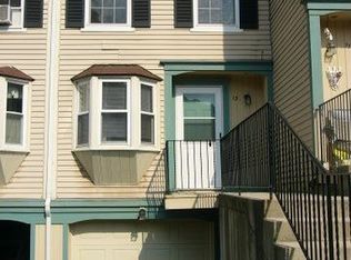 13 Rising Trail Dr #C, Middletown, CT 06457