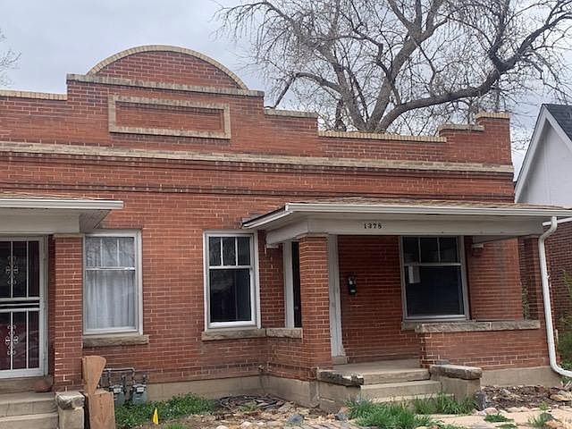 Front of home. South half of duplex.