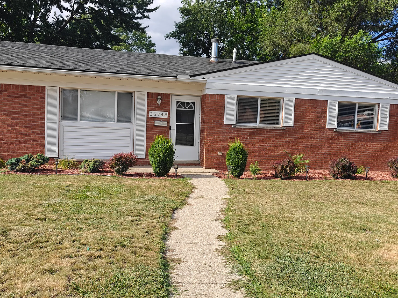 3 bed, 1103 sqft, $1,700 — Photo 1