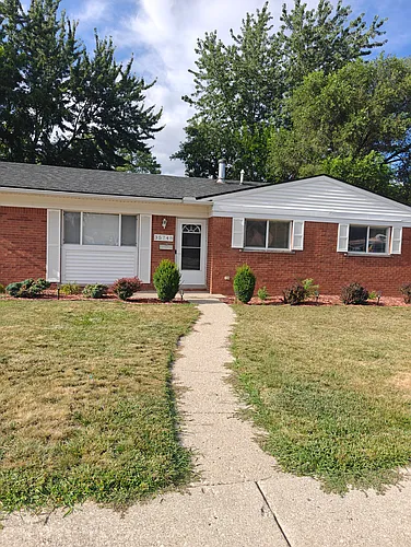 35748 Rolf St Photo 1