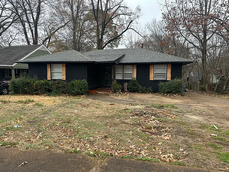 1300 Catalina Rd — Photo 2