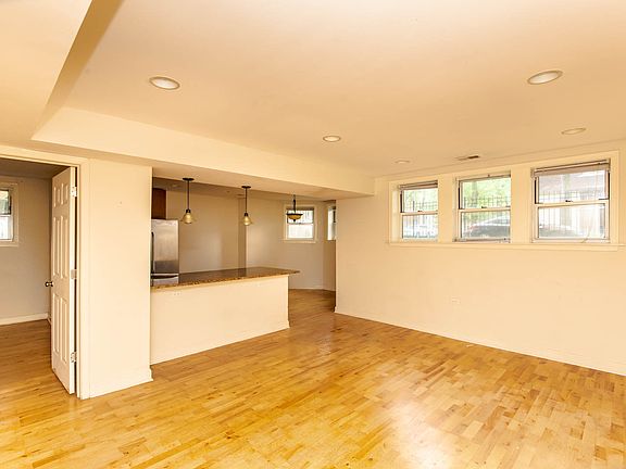 2nd image of 2852 W Rosemont Ave #6301