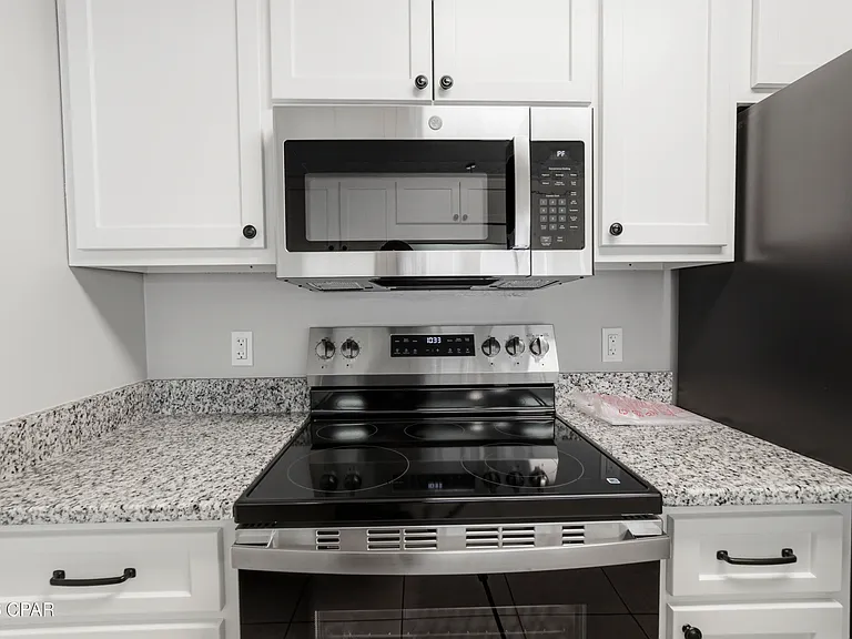 8416 N Lagoon Dr — Photo 4