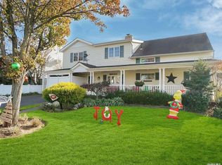 50 Twin Ln N, Wantagh, NY 11793