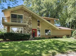 1137 Sandpiper Ln, Naperville, IL 60540