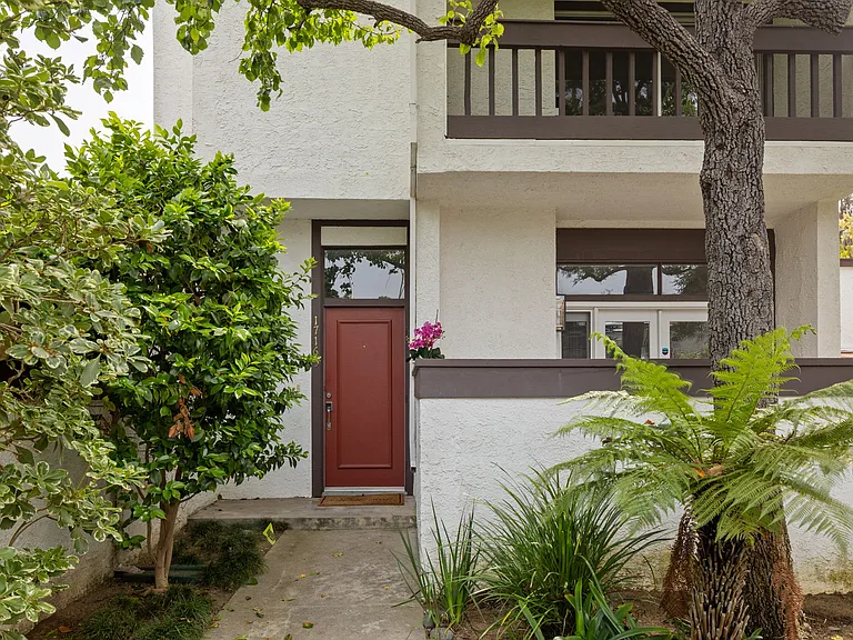 17165 Palisades Cir — Photo 32