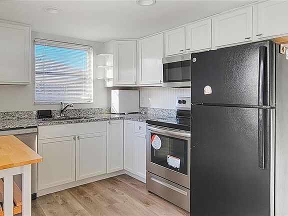 4th image of 3814 Holiday Lake Dr