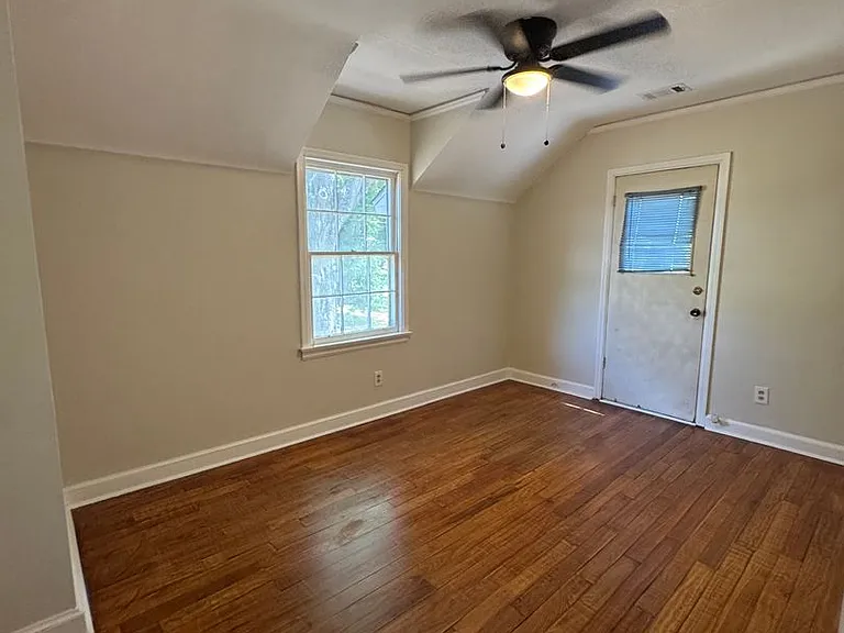 2818 Mallory St — Photo 16