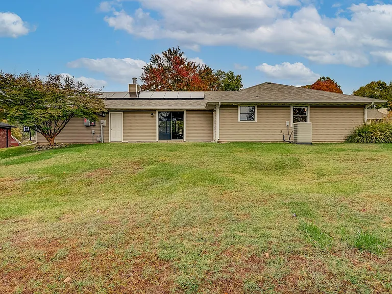 199 Lancashire Dr — Photo 44