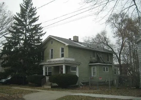 322 Clinton St photo 1