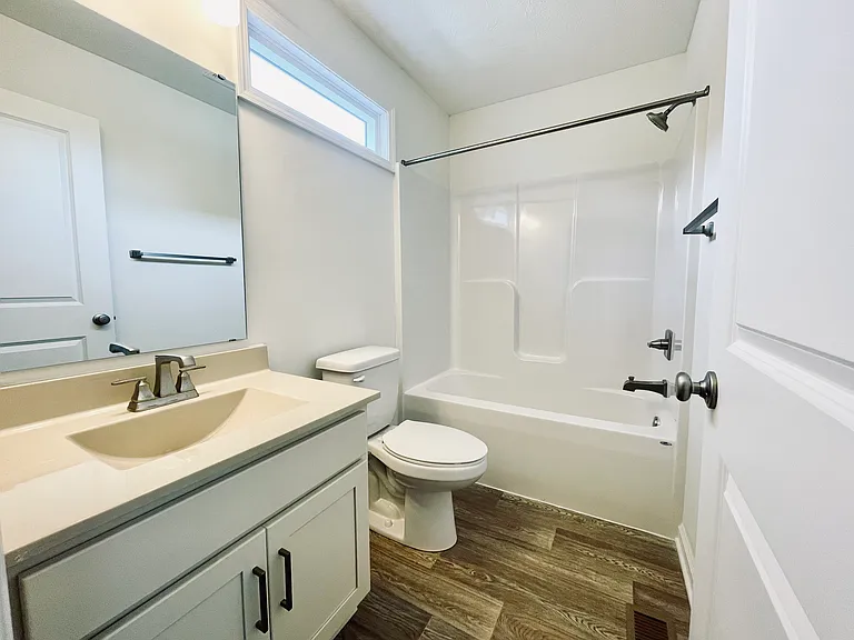 921 Buchanan St #B — Photo 6