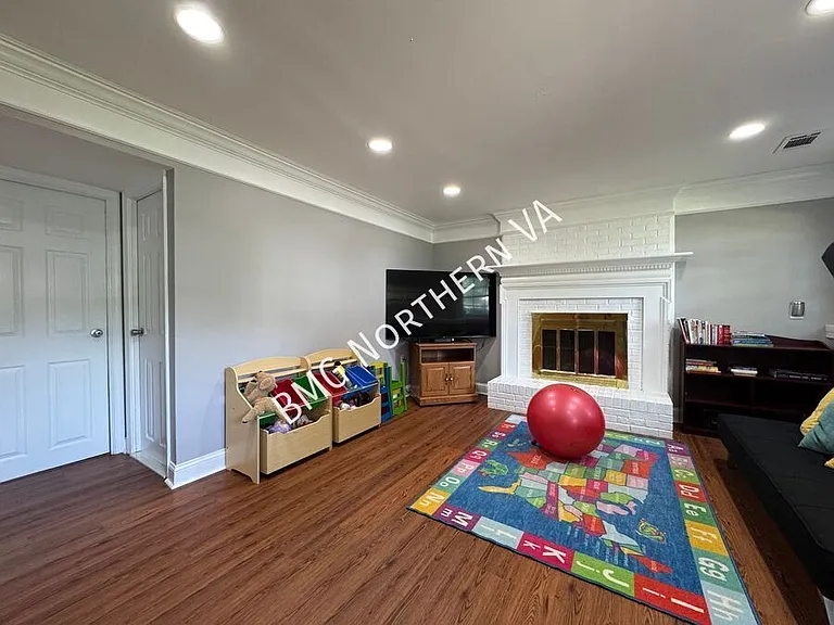1304 Dulles Pl — Photo 17