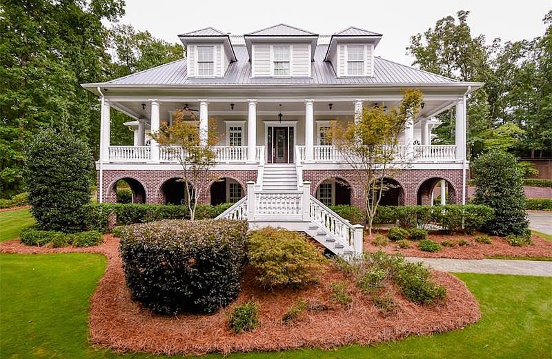 GARRETT MANOR