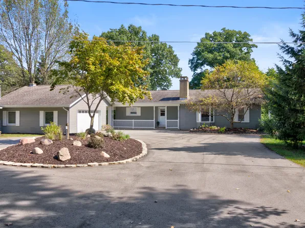 13206 Pine Island Dr, Sparta, MI 49345