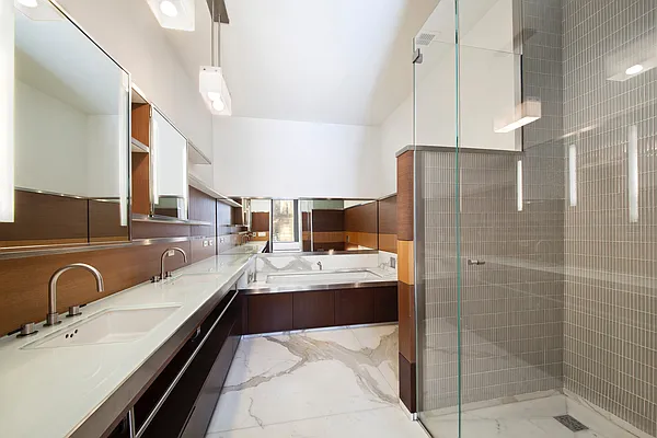 Rented by Compass | media 21