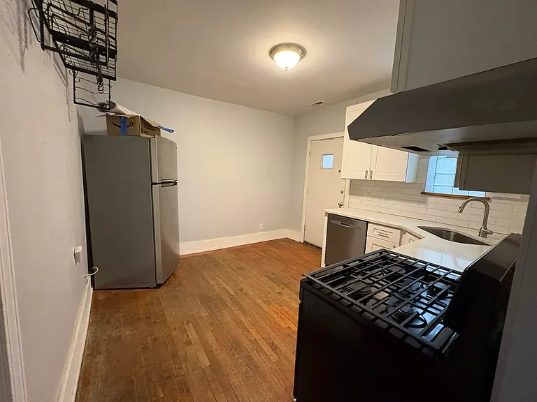 2142 W 18th St #1F — Photo 5