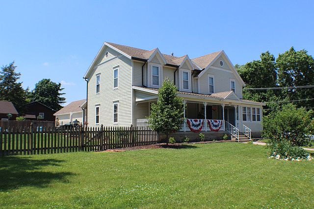 1st image of 909 N Green St