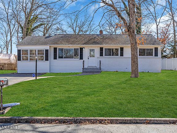 2nd image of 18 Oakside Drive