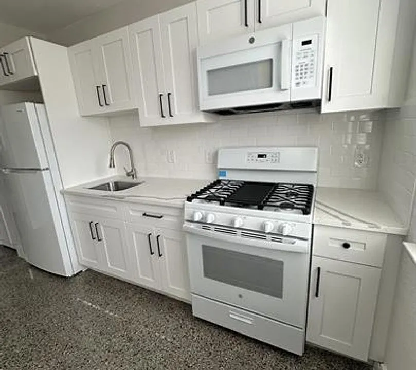 211 SW 18th Ave