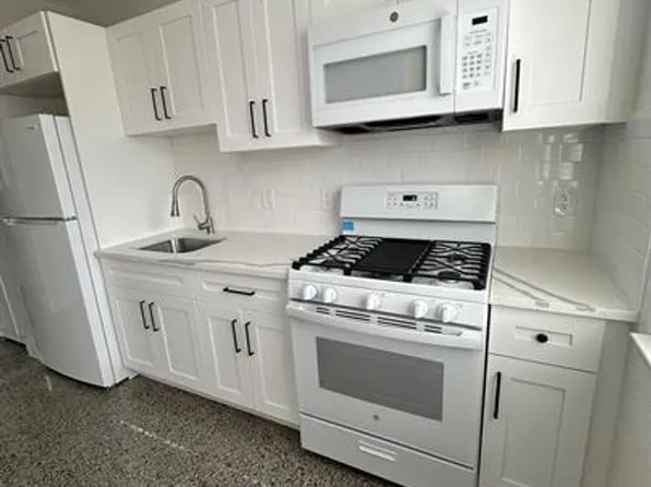 F4 - 211 SW 18 Ave