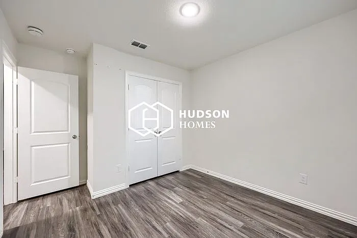 2722 William St — Photo 8