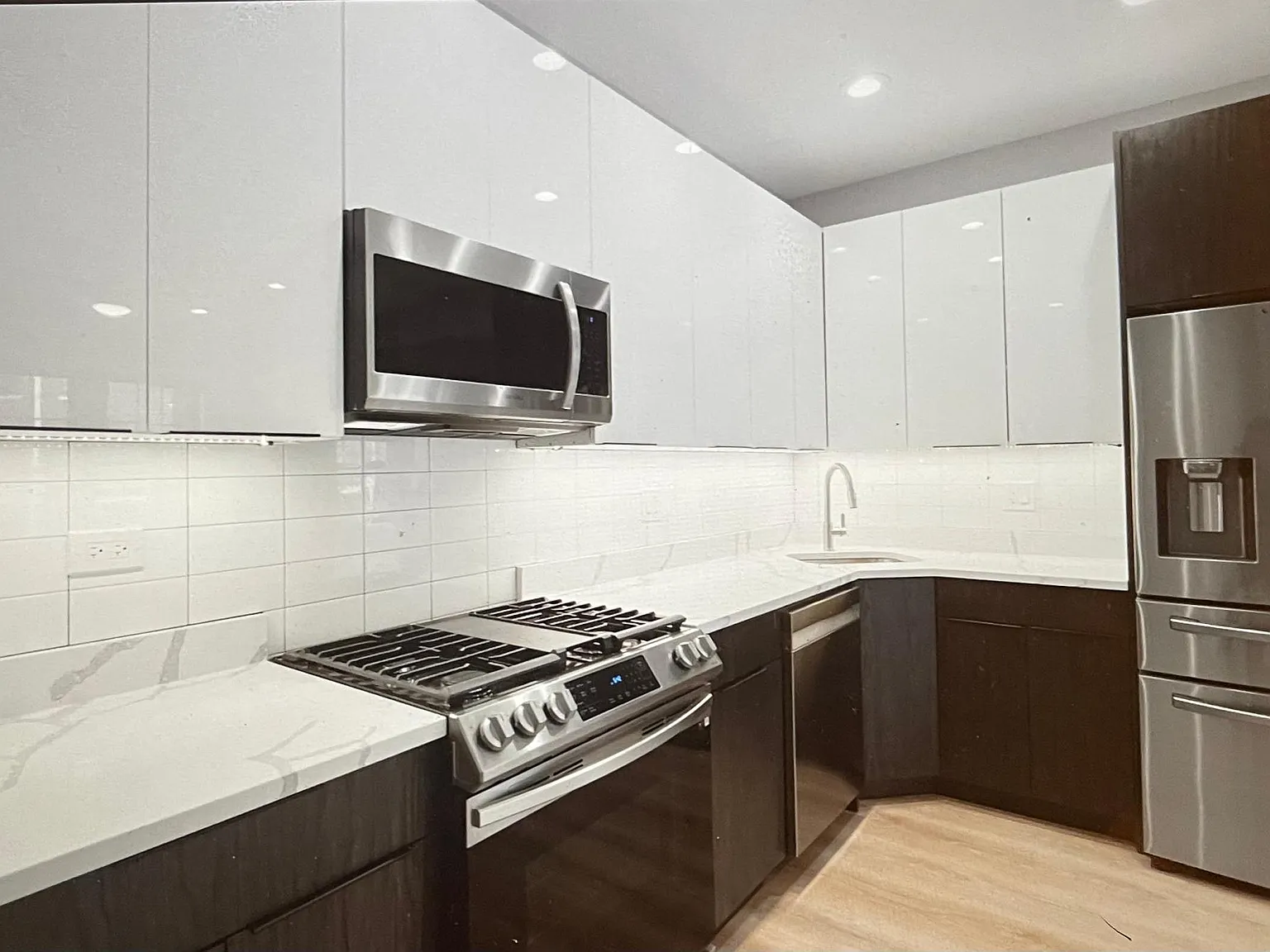 3 bed, 1100 sqft, $3,100 — Photo 1