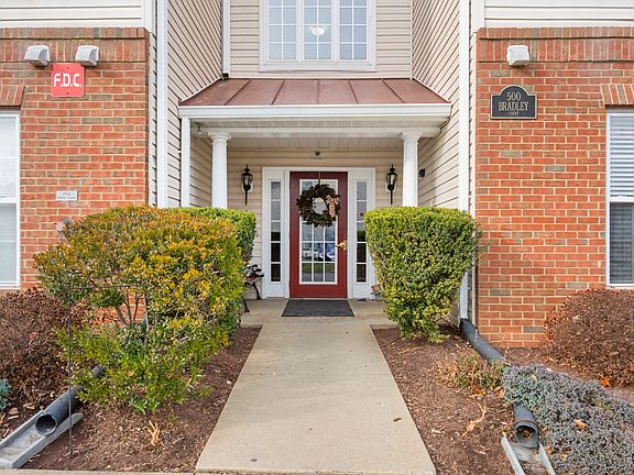 3rd image of 500 Bradley Ct Unit 1-M