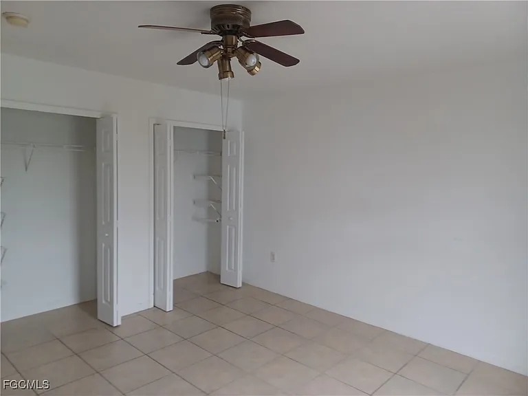 3020 SE Santa Barbara Pl — Photo 10