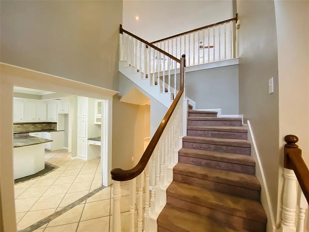5 bed, 4.5 bath, 2750 sqft, $3,200 — Photo 1