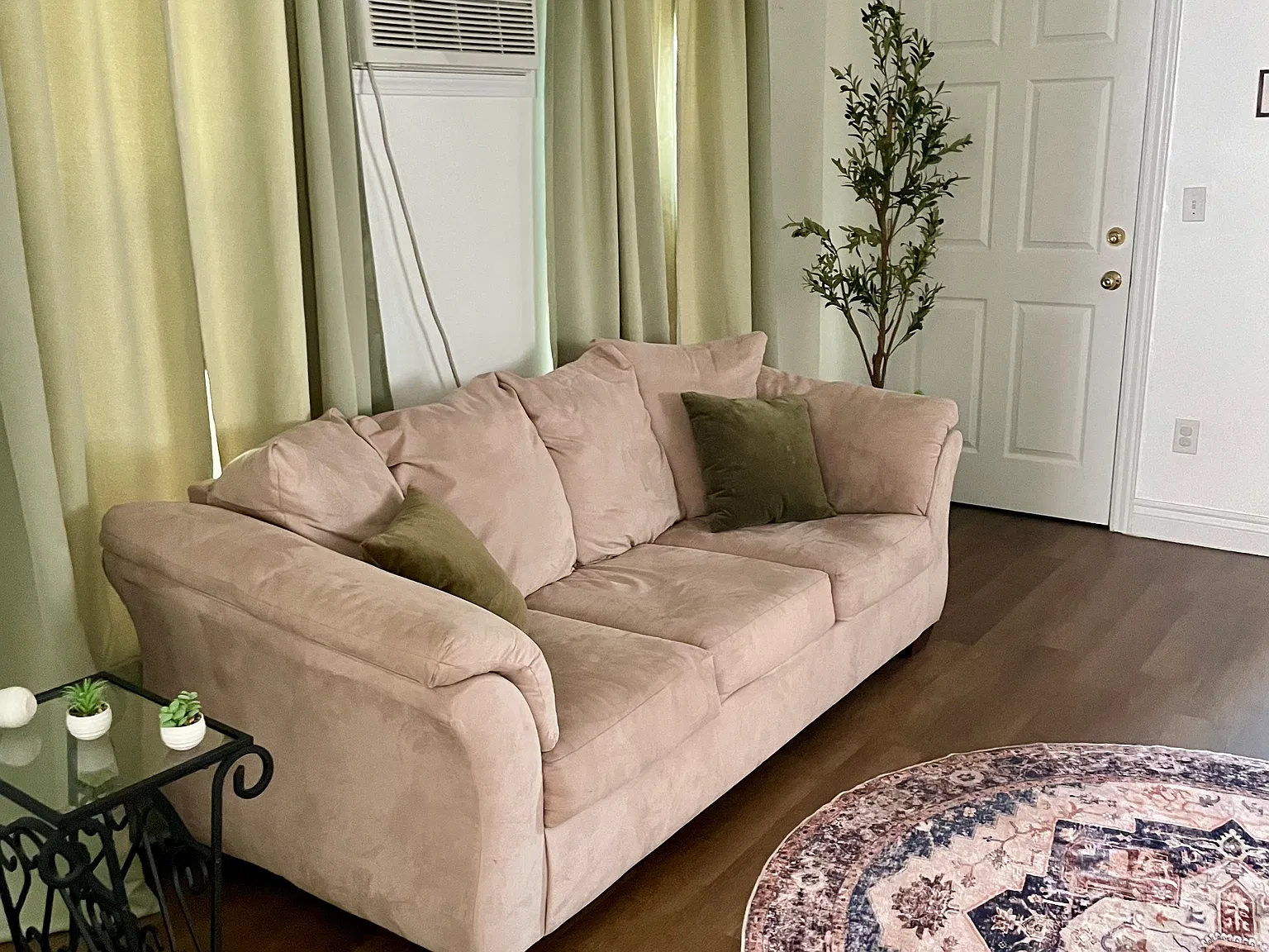 2 bed, 1600 sqft, $1,800 — Photo 2