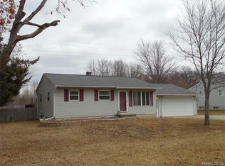 347 Park Ln, Linden, MI 48451