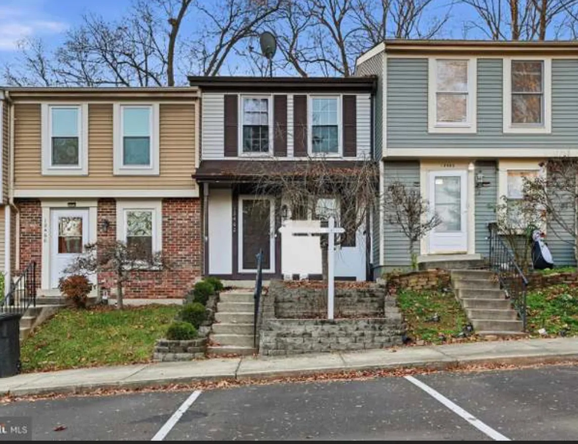 2 bed, 1.5 bath, 930 sqft, $2,500 — Photo 1