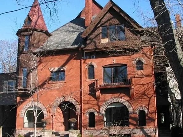 175 Madison Ave, Toronto, ON M5R 2S6