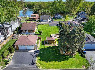 25050 W Forest Dr, Lake Villa, IL 60046