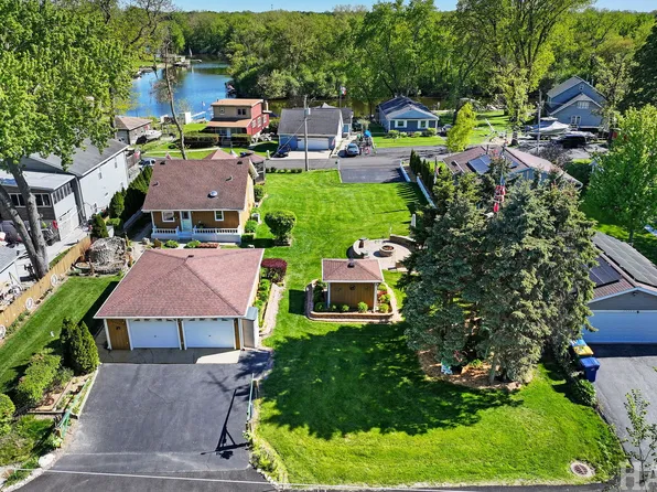 25050 W Forest Dr, Lake Villa, IL 60046