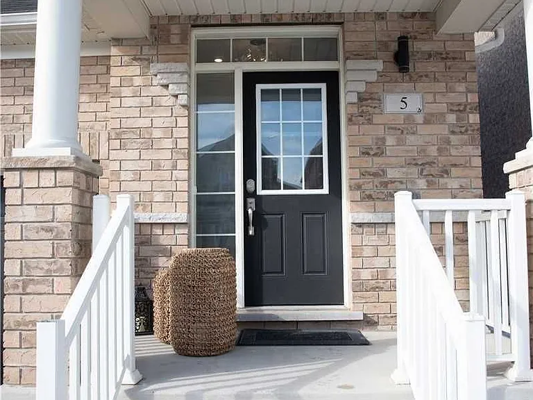 5 Chesterwood Cres — Photo 2