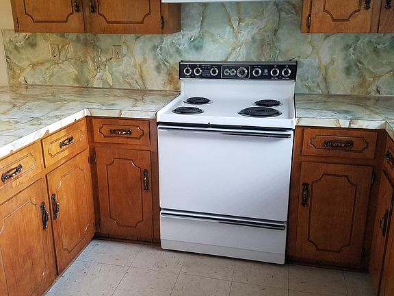 4th image of 2250 Northeastern Ave #7