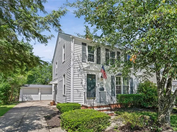 444 Canterbury Rd, Bay Village, OH 44140
