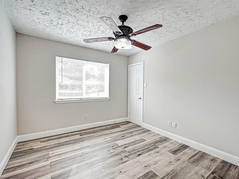 6802 Glenray Dr — Photo 28