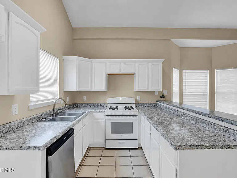 2304 Tierra Blanda Dr — Photo 4