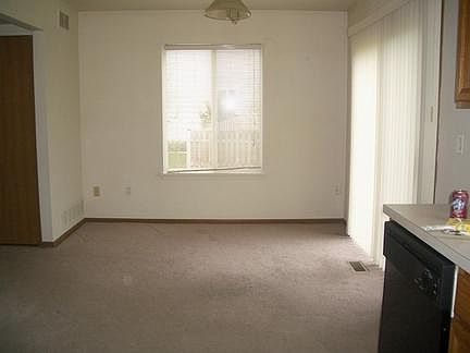 Dining Room (carpet removed, now tiled)