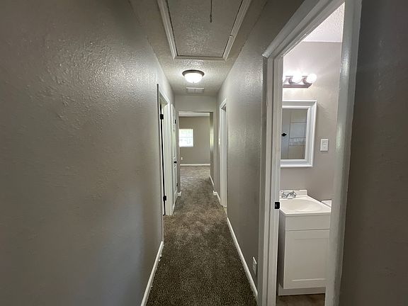 3rd image of 1460 Robin Hood Ln