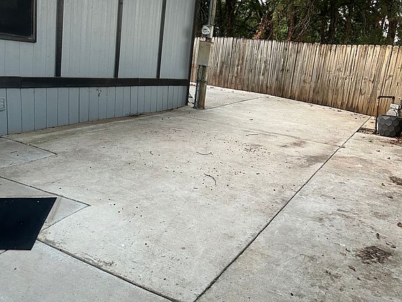 4th image of 6342 N Highland Cir