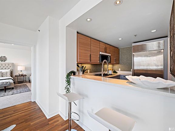 3rd image of 555 4th St Unit 929