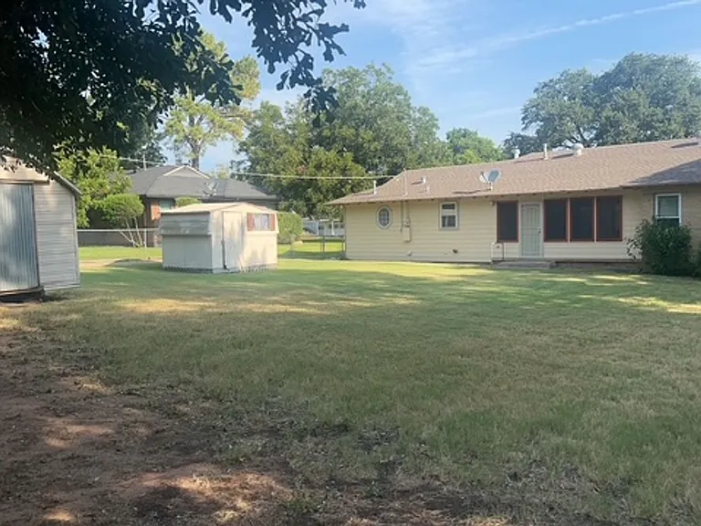 104 Varsity Cir — Photo 41