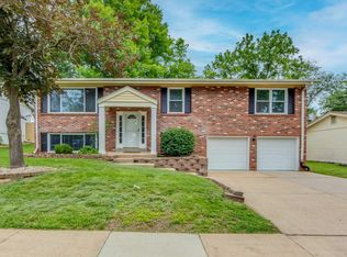 586 Bridgebend Rd, Ballwin, MO 63021