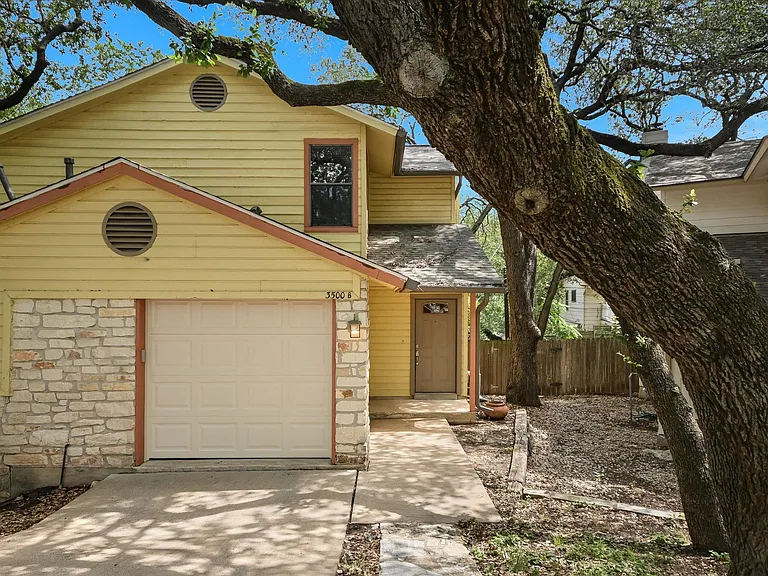 3500 Larchmont Cv #B — Photo 1